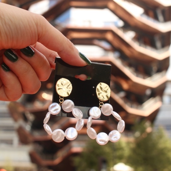 Pearl Circle Dainty round simple chic Gold earring - Picture 3 of 7